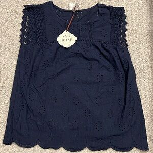 NWT Knox Rose eyelet navy top. Size M